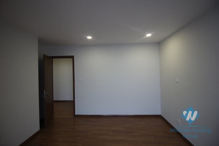 Unfurnished three bedrooms apartment for rent in Discovery building, Cau Giay district, Ha Noi